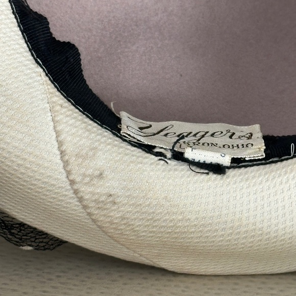 EYE-CATCHING 1940\'S BEIGE FELT/OFF WHITE FABRIC FEDORA + FEATHERS + DOTTED VEIL main image 10